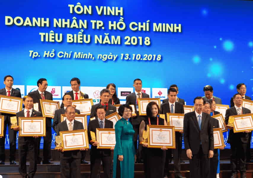 Apollo English được vinh danh tại Lễ tôn vinh Doanh nghiệp & Doanh nhân tiêu biểu Tp. Hồ Chí Minh 2018